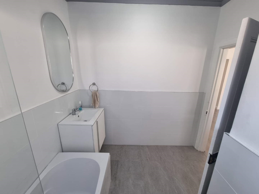 To Let 3 Bedroom Property for Rent in Wynberg Western Cape